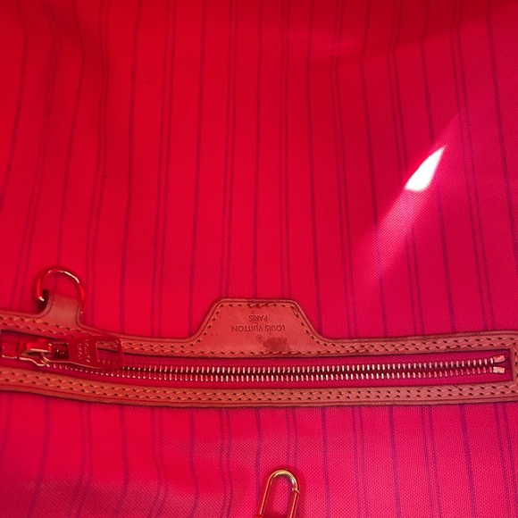 LV delightful pm bag with water melon pink beautiful interior gently used - Picture 14 of 14